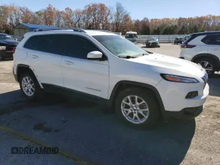 2016 Jeep Cherokee Altitude with VIN 1C4PJLCB7GW135235, listed as a Copart auction lot 80892474 with 201,458 mi miles and Salvage Title. Bid and sale history available at carsss.com. Image 4.