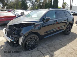 2023 Kia Sorento SX z VIN 5XYRKDLF3PG207608, wystawiony jako Copart lot #48976275 z przebiegiem 17 698 mil mil oraz Czysty tytuł • Clean title. Historia ofert i sprzedaży dostępna na DreamBid. Obrazek 1.