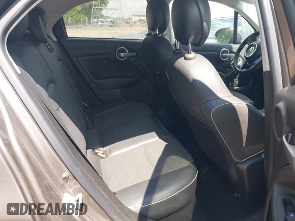 2016 FIAT 500X Trekking z VIN ZFBCFYCT6GP391983, wystawiony jako IAAI lot #42329595 z przebiegiem 152 359 mil mil oraz . Historia ofert i sprzedaży dostępna na DreamBid. Obrazek 8.