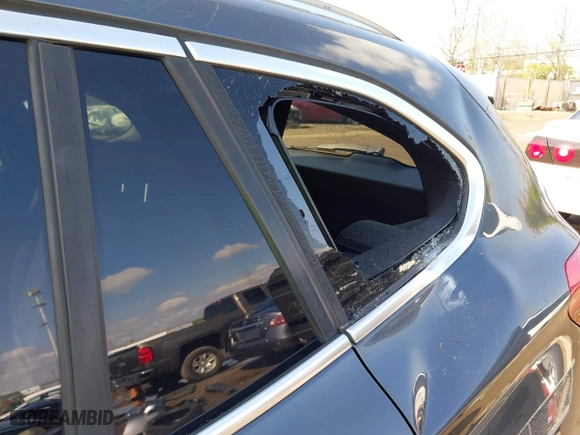 2016 BMW X1 xDrive28i with VIN WBXHT3C35GP886094, listed as a IAAI auction lot 42009639 with 61,739 mi miles. Bid and sale history available at carsss.com. Image 17.