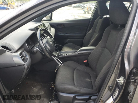 2018 Toyota C-HR XLE z VIN JTNKHMBX2J1003394, wystawiony jako Copart lot #58234865 z przebiegiem 132 574 mil mil oraz Szkoda całkowita • Salvage title. Historia ofert i sprzedaży dostępna na DreamBid. Obrazek 7.