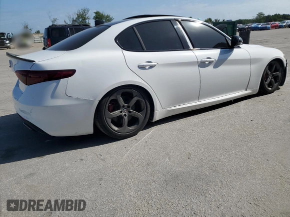 2017 Alfa Romeo Giulia Ti z VIN ZARFAECN9H7561897, wystawiony jako Copart lot #52735005 z przebiegiem 63 586 mil mil oraz Tytuł czysty. Historia ofert i sprzedaży dostępna na DreamBid. Obrazek 3.