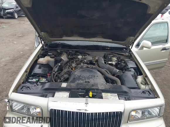 1997 Lincoln Town Car Signature z VIN 1LNLM82W8VY759792, wystawiony jako IAAI lot #41730026 z przebiegiem 60 198 mil mil oraz . Historia ofert i sprzedaży dostępna na DreamBid. Obrazek 10.