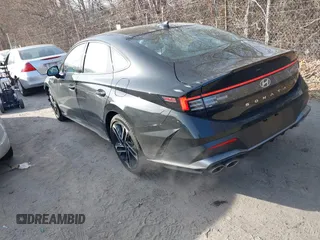 2024 Hyundai Sonata N Line z VIN KMHL54JC7RA350467, wystawiony jako IAAI lot #41264196 z przebiegiem 11 683 mil mil oraz . Historia ofert i sprzedaży dostępna na DreamBid. Obrazek 3.
