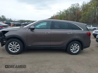 2019 Kia Sorento LX with VIN 5XYPGDA30KG559460, listed as a IAAI auction lot 42006148 with 102,193 mi miles. Bid and sale history available at carsss.com. Image 15.