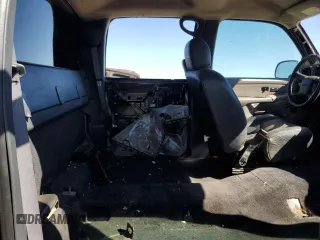 2002 GMC Sierra 1500HD SLE z VIN 1GTGK13U52F205875, wystawiony jako Copart lot #73240284 z przebiegiem Nie podano mil oraz Szkody całkowita. Historia ofert i sprzedaży dostępna na DreamBid. Obrazek 10.