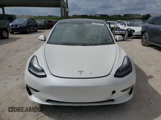 2021 Tesla Model 3 Standard Range Plus z VIN 5YJ3E1EA7MF084900, wystawiony jako Copart lot #53090765 z przebiegiem 42 226 mil mil oraz Nie do naprawy. Historia ofert i sprzedaży dostępna na DreamBid. Obrazek 5.