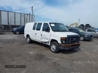 2011 Ford Econoline Cargo Commercial z VIN 1FTNE1EW0BDA11876, wystawiony jako IAAI lot #42236089 z przebiegiem 110 548 mil mil oraz . Historia ofert i sprzedaży dostępna na DreamBid. Obrazek 1.