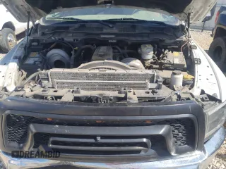 2018 Ram 2500 Tradesman z VIN 3C6UR5CL3JG348471, wystawiony jako Copart lot #64247285 z przebiegiem 398 440 mil mil oraz Czysty tytuł • Clean title. Historia ofert i sprzedaży dostępna na DreamBid. Obrazek 11.