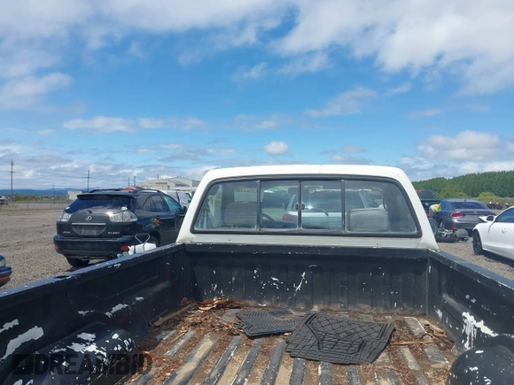 1993 Toyota T100 z VIN JT4VD20C1P0010434, wystawiony jako IAAI lot #42270410 z przebiegiem 263 632 mil mil oraz . Historia ofert i sprzedaży dostępna na DreamBid. Obrazek 8.