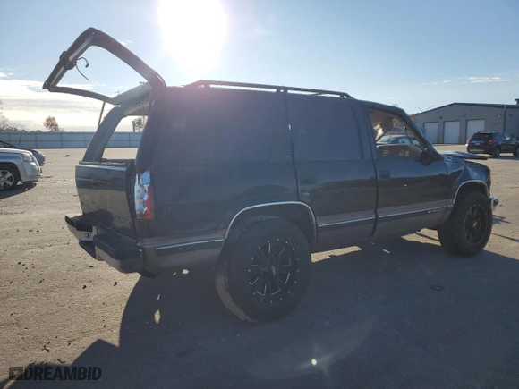 1998 Chevrolet Tahoe with VIN 1GNEK13R2WJ346738, listed as a Copart auction lot 82112764 with 135,422 mi miles and Salvage Title. Bid and sale history available at carsss.com. Image 3.