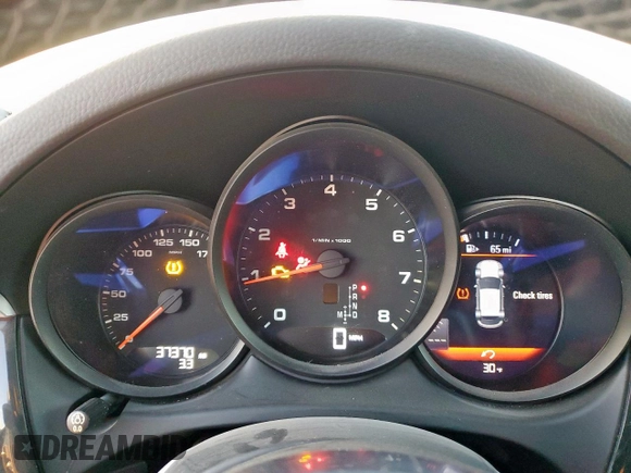 2018 Porsche Macan with VIN WP1AA2A50JLB22704, listed as a Copart auction lot 44987625 with 37,370 mi miles and Salvage title. Bid and sale history available at DreamBid. Image 9.