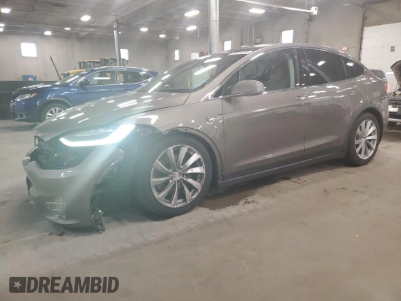 2016 Tesla Model X 70D z VIN 5YJXCBE20GF003018, wystawiony jako Copart lot #57671695 z przebiegiem 117 238 mil mil oraz Szkoda całkowita • Salvage title. Historia ofert i sprzedaży dostępna na DreamBid. Obrazek 1.