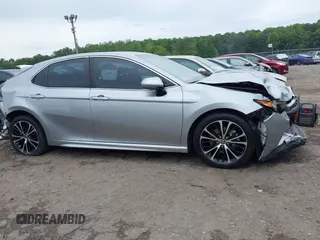 2018 Toyota Camry LE z VIN 4T1B11HK3JU129549, wystawiony jako IAAI lot #42159243 z przebiegiem 76 299 mil mil oraz . Historia ofert i sprzedaży dostępna na DreamBid. Obrazek 14.