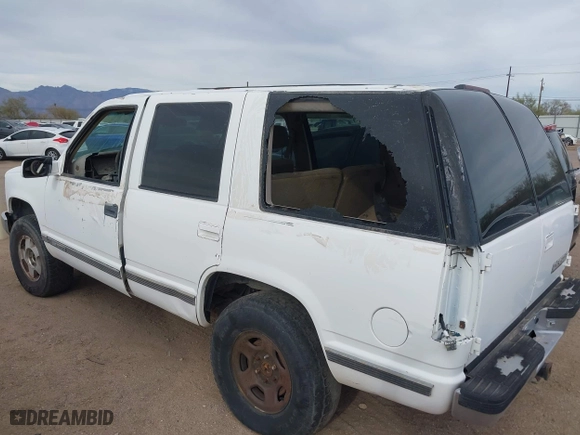 1997 Chevrolet Tahoe with VIN 1GNEK13RXVJ389741, listed as a IAAI auction lot 41518277 with 124,870 mi miles. Bid and sale history available at carsss.com. Image 3.