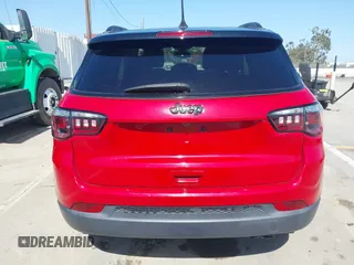 2021 Jeep Compass Altitude with VIN 3C4NJCBB3MT560039, listed as a IAAI auction lot 42536979 with 30,357 mi miles and . Bid and sale history available at DreamBid. Image 17.