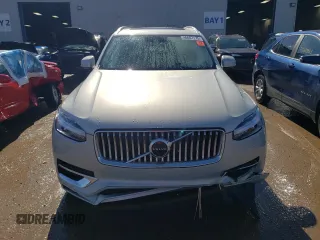 2021 Volvo XC90 Inscription with VIN YV4A221L1M1678918, listed as a Copart auction lot 46607175 with 39,425 mi miles and Salvage title. Bid and sale history available at DreamBid. Image 5.