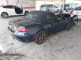 2019 FIAT 124 Spider Lusso z VIN JC1NFAEK6K0142695, wystawiony jako IAAI lot #42683013 z przebiegiem 33 559 mil mil oraz . Historia ofert i sprzedaży dostępna na DreamBid. Obrazek 4.