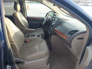 2016 Chrysler Town & Country Touring with VIN 2C4RC1BG8GR185588, listed as a IAAI auction lot 41990133 with 153,554 mi miles and . Bid and sale history available at DreamBid. Image 5.