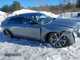 2024 Cadillac LYRIQ Luxury z VIN 1GYKPSRL3RZ122559, wystawiony jako IAAI lot #41587457 z przebiegiem 8 408 mil mil oraz . Historia ofert i sprzedaży dostępna na DreamBid. Obrazek 13.