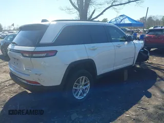 2024 Jeep Grand Cherokee Laredo z VIN 1C4RJHAG3RC179449, wystawiony jako IAAI lot #41982811 z przebiegiem 26 518 mil mil oraz . Historia ofert i sprzedaży dostępna na DreamBid. Obrazek 4.