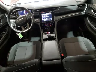 2023 Jeep Grand Cherokee Laredo z VIN 1C4RJHAG1PC568930, wystawiony jako Copart lot #57451085 z przebiegiem 22 866 mil mil oraz Szkoda całkowita • Salvage title. Historia ofert i sprzedaży dostępna na DreamBid. Obrazek 8.