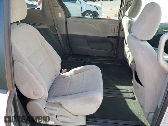 2017 Toyota Sienna LE Auto Access Seat с VIN 5TDKZ3DC4HS840442, выставлен на аукционе Copart как лот 52109575 с пробегом 124 257 миль миль и На запчасти • Non repairable. История ставок и продаж доступна на DreamBid. Изображение 11.