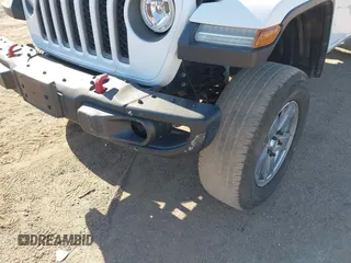 2020 Jeep Gladiator Rubicon with VIN 1C6JJTBG6LL187235, listed as a IAAI auction lot 42010374 with Not Provided miles and . Bid and sale history available at DreamBid. Image 6.