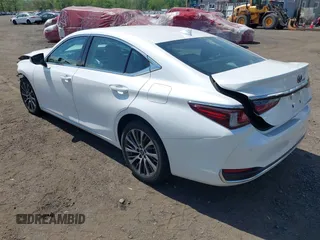 2021 Lexus ES 250 z VIN 58AD11D17MU005321, wystawiony jako IAAI lot #42180688 z przebiegiem 70 635 mil mil oraz . Historia ofert i sprzedaży dostępna na DreamBid. Obrazek 3.