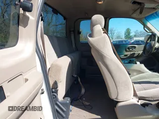2001 Ford F-150 XL z VIN 1FTRX17L61NB26764, wystawiony jako IAAI lot #42049452 z przebiegiem 242 585 mil mil oraz . Historia ofert i sprzedaży dostępna na DreamBid. Obrazek 8.