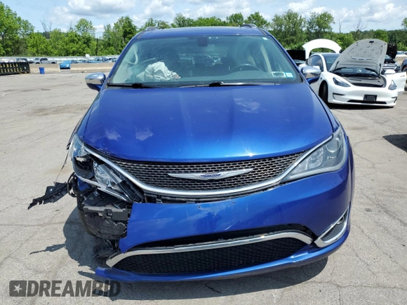 2020 Chrysler Pacifica Limited with VIN 2C4RC1GG0LR284747, listed as a Copart auction lot 59002405 with 68,873 mi miles and Salvage title. Bid and sale history available at DreamBid. Image 5.