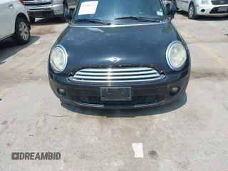 2010 MINI Convertible z VIN WMWMR3C51ATU97251, wystawiony jako IAAI lot #42408143 z przebiegiem 117 315 mil mil oraz . Historia ofert i sprzedaży dostępna na DreamBid. Obrazek 6.