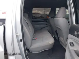2012 Toyota Tacoma PreRunner z VIN 3TMJU4GN5CM131976, wystawiony jako IAAI lot #42213150 z przebiegiem 134 649 mil mil oraz . Historia ofert i sprzedaży dostępna na DreamBid. Obrazek 8.
