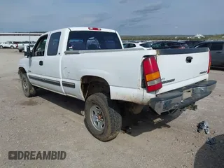 1999 Chevrolet Silverado 2500 LS with VIN 1GCFC29UXXZ178331, listed as a IAAI auction lot 41887908 with 1 mi miles. Bid and sale history available at carsss.com. Image 3.