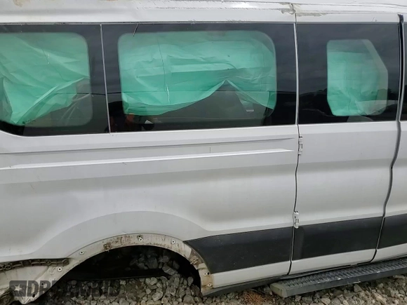 2019 Ford Transit Passenger XL с VIN 1FBZX2ZM6KKA06157, выставлен на аукционе Copart как лот 56870005 с пробегом Не указан миль и На запчасти • Non repairable. История ставок и продаж доступна на DreamBid. Изображение 15.