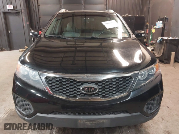 2013 Kia Sorento LX with VIN 5XYKT4A29DG338181, listed as a IAAI auction lot 41686858 with 147,629 mi miles. Bid and sale history available at carsss.com. Image 12.