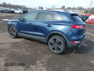 2017 Lincoln MKC Reserve z VIN 5LMTJ3DH0HUL70096, wystawiony jako IAAI lot #41621892 z przebiegiem 115 071 mil mil oraz . Historia ofert i sprzedaży dostępna na DreamBid. Obrazek 3.