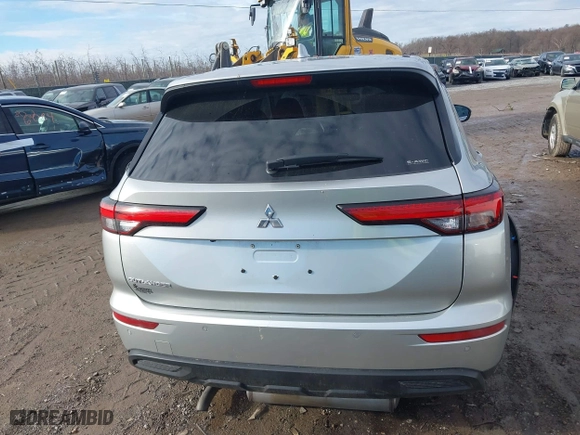 2024 Mitsubishi Outlander ES with VIN JA4J4UA88RZ038521, listed as a IAAI auction lot 41134640 with 36,801 mi miles. Bid and sale history available at carsss.com. Image 16.