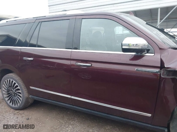 2018 Lincoln Navigator L Black Label with VIN 5LMJJ3TT3JEL10469, listed as a IAAI auction lot 41460160 with NaN miles. Bid and sale history available at carsss.com. Image 13.
