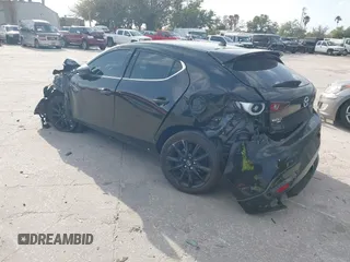 2023 Mazda 3 Premium Plus z VIN JM1BPBNY0P1615814, wystawiony jako IAAI lot #41718577 z przebiegiem Nie podano mil oraz . Historia ofert i sprzedaży dostępna na DreamBid. Obrazek 3.