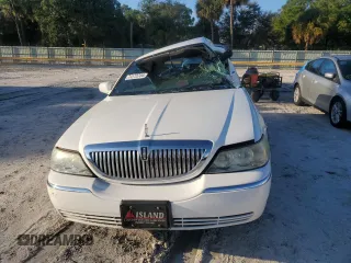 2009 Lincoln Town Car Signature Limited z VIN 2LNHM82V39X636470, wystawiony jako Copart lot #54682925 z przebiegiem Nie podano mil oraz Nie do naprawy • Non repairable. Historia ofert i sprzedaży dostępna na DreamBid. Obrazek 5.
