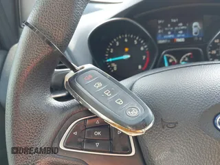 2019 Ford Escape SE z VIN 1FMCU9GD6KUC50283, wystawiony jako IAAI lot #41941204 z przebiegiem 53 417 mil mil oraz . Historia ofert i sprzedaży dostępna na DreamBid. Obrazek 11.
