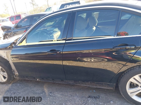 2017 BMW 3 Series 330i z VIN WBA8B9G34HNU56984, wystawiony jako IAAI lot #41455133 z przebiegiem 75 824 mil mil oraz . Historia ofert i sprzedaży dostępna na DreamBid. Obrazek 15.