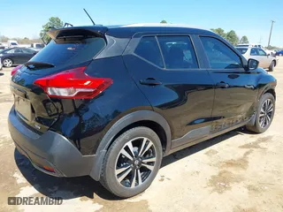 2018 Nissan Kicks SV with VIN 3N1CP5CU6JL518464, listed as a IAAI auction lot 41801091 with 72,365 mi miles. Bid and sale history available at carsss.com. Image 4.