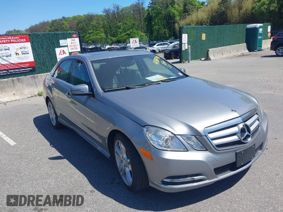 2012 Mercedes-Benz E 350 Luxury z VIN WDDHF8JB6CA537413, wystawiony jako IAAI lot #42312462 z przebiegiem 58 362 mil mil oraz . Historia ofert i sprzedaży dostępna na DreamBid. Obrazek 1.