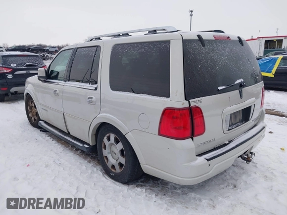 2006 Lincoln Navigator Luxury with VIN 5LMFU285X6LJ28062, listed as a IAAI auction lot 41288717 with 178,371 mi miles. Bid and sale history available at carsss.com. Image 3.