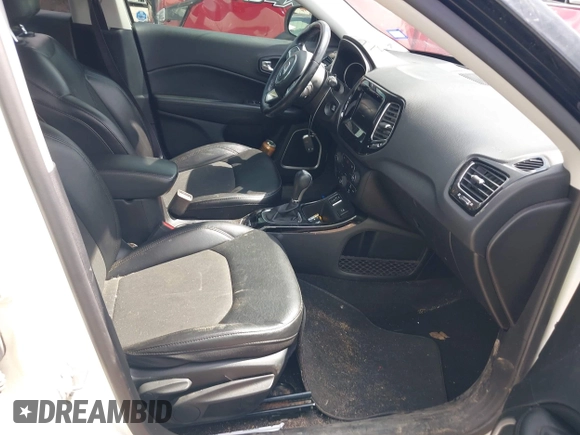 2020 Jeep Compass Latitude z VIN 3C4NJCBB9LT126299, wystawiony jako IAAI lot #42206657 z przebiegiem 60 550 mil mil oraz . Historia ofert i sprzedaży dostępna na DreamBid. Obrazek 5.