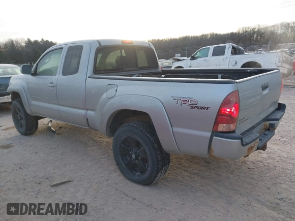 2006 Toyota Tacoma with VIN 5TEUU42N26Z238253, listed as a IAAI auction lot 41249690 with 226,094 mi miles. Bid and sale history available at carsss.com. Image 3.