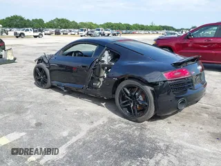 2014 Audi R8 z VIN WUAAUAFG6EN001685, wystawiony jako IAAI lot #41816821 z przebiegiem 19 588 mil mil oraz . Historia ofert i sprzedaży dostępna na DreamBid. Obrazek 3.