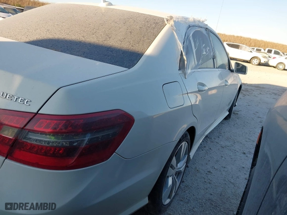 2011 Mercedes-Benz E-Class E 350 Luxury BlueTEC with VIN WDDHF2EB2BA489107, listed as a IAAI auction lot 41224580 with 1 mi miles. Bid and sale history available at carsss.com. Image 4.